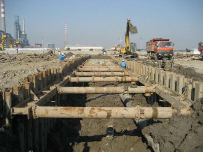 U型鋼板樁在基礎設施建設中的應用與鴻博建設的專業(yè)優(yōu)勢